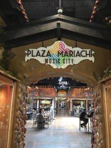 Looking laterally across the main food area, from one calle across to another.