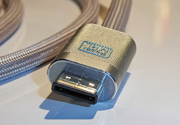 superMHL provides a 36-pin symmetrical connector.
