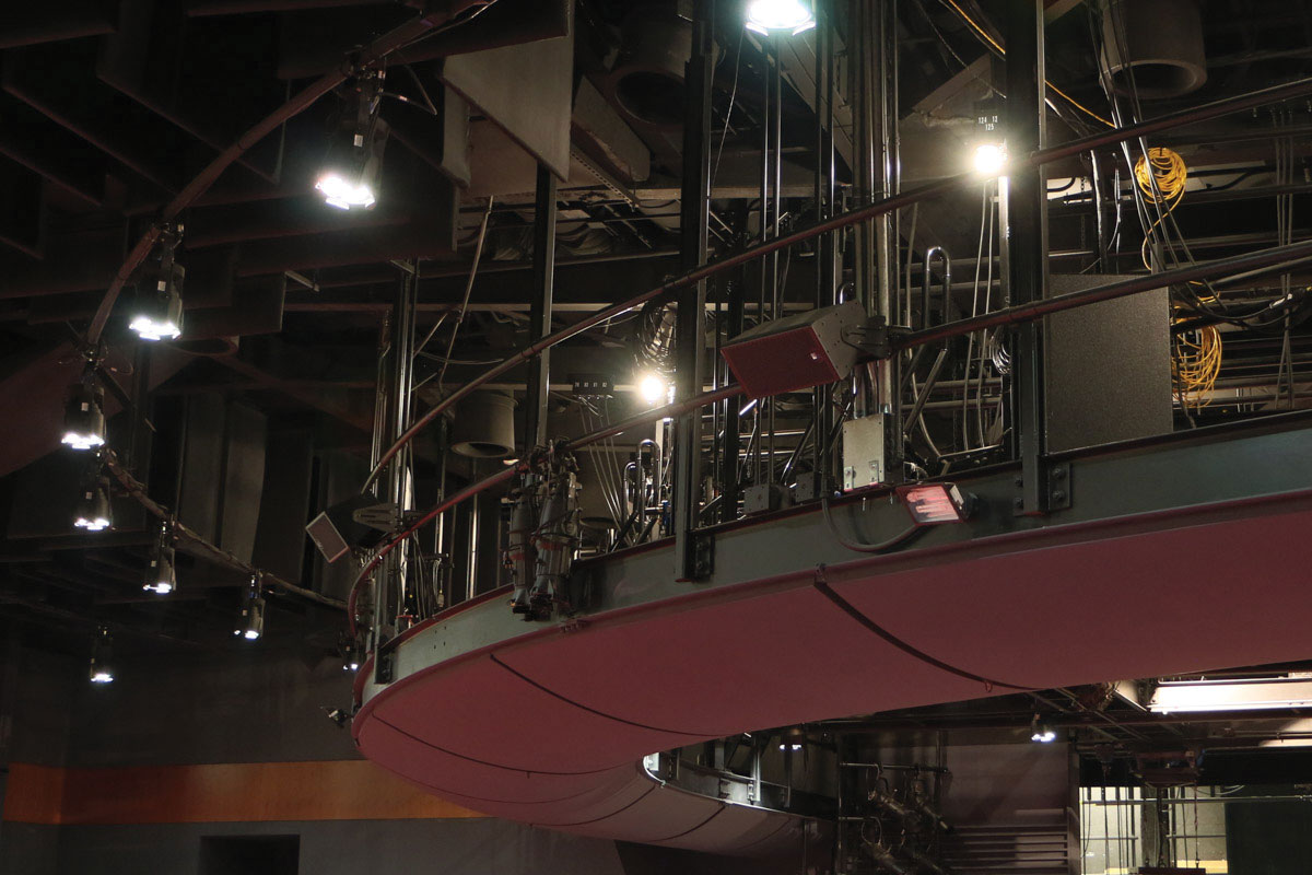 The underside of the “ring” catwalk, as well as key areas within the thrust zone, were treated with glass fiber-reinforced gypsum panels with a project-specific profile. The catwalk also supports several fill speakers.