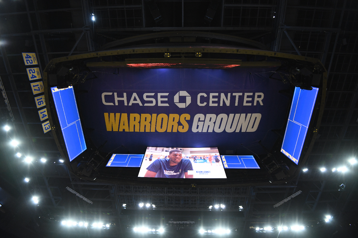 On the Hardwood: Golden State Warriors Connect Team, Chase Center to Fans  at Home Through Dub Hub Experience